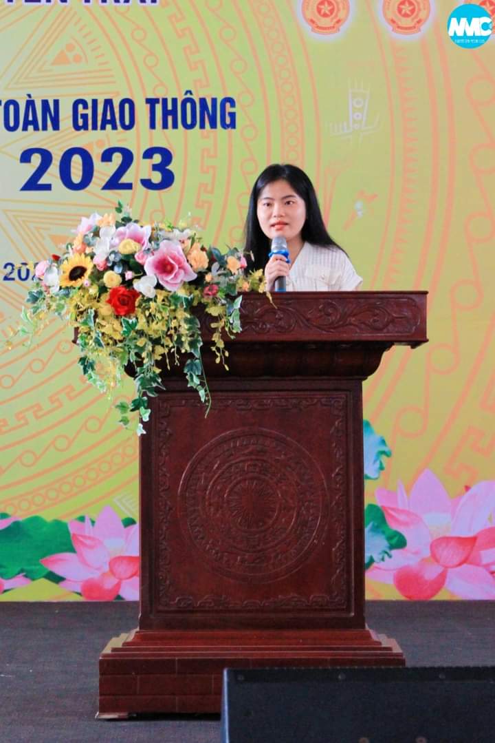 Nhấn để phóng to